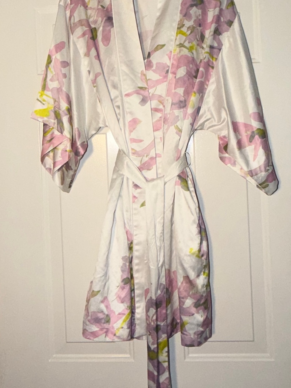 Natori Women's White w/pink/purple Floral Sleep Dress & Robe. Size M - Picture 9 of 11